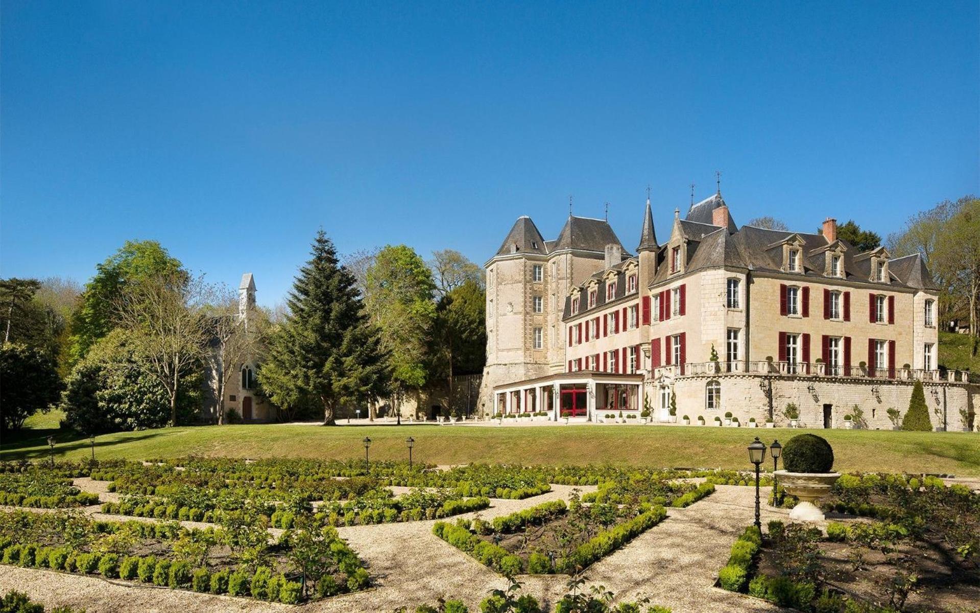 Hotel Chateau Laroche-ploquin 4*