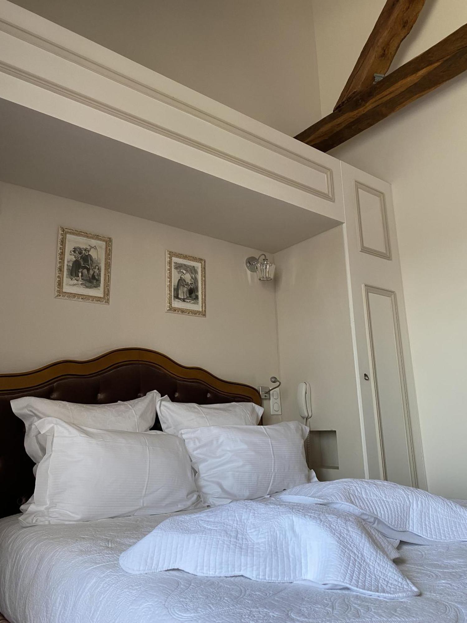 Chateau Laroche-ploquin Hotel 4*