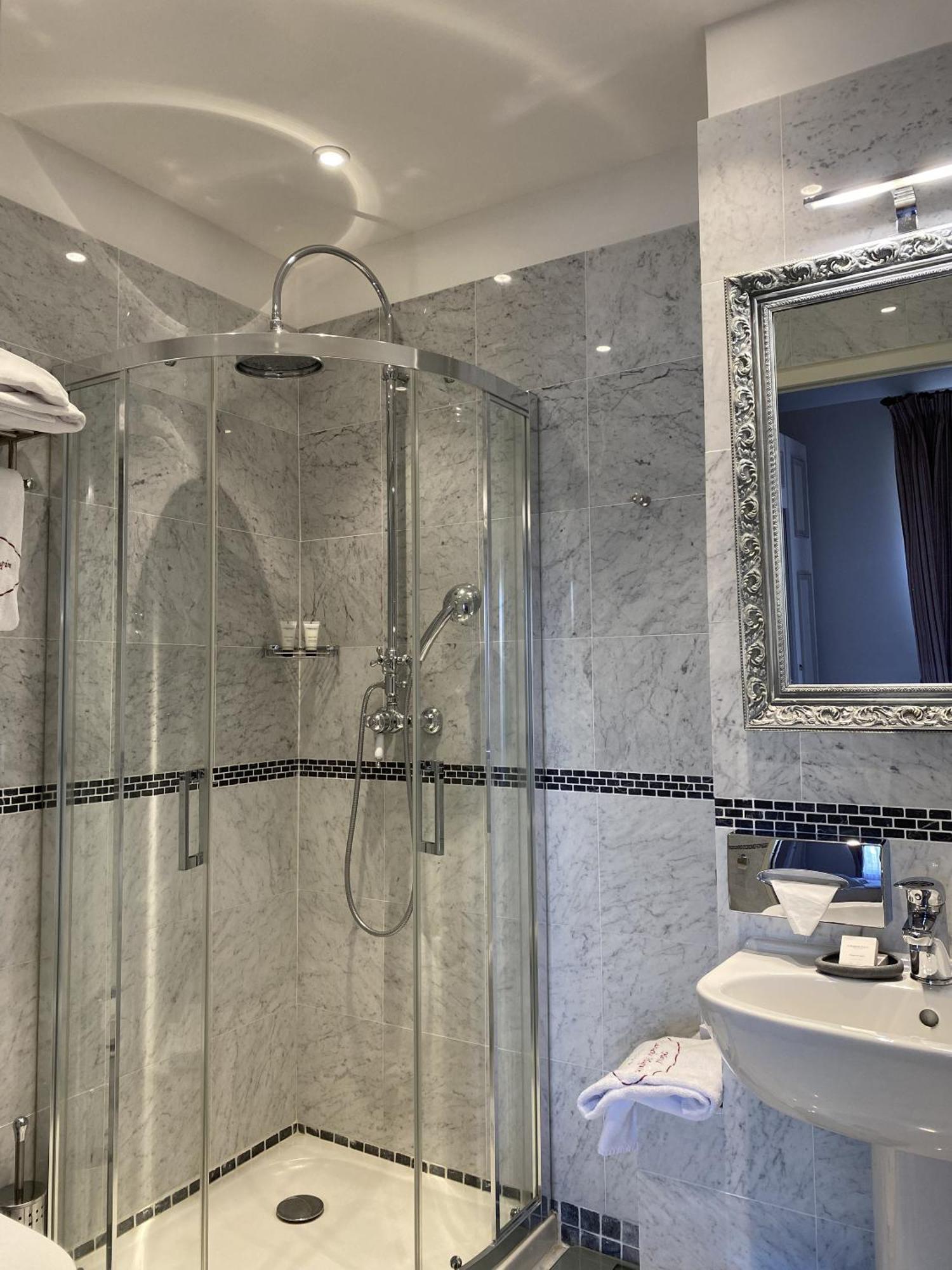 Hotel Chateau Laroche-ploquin